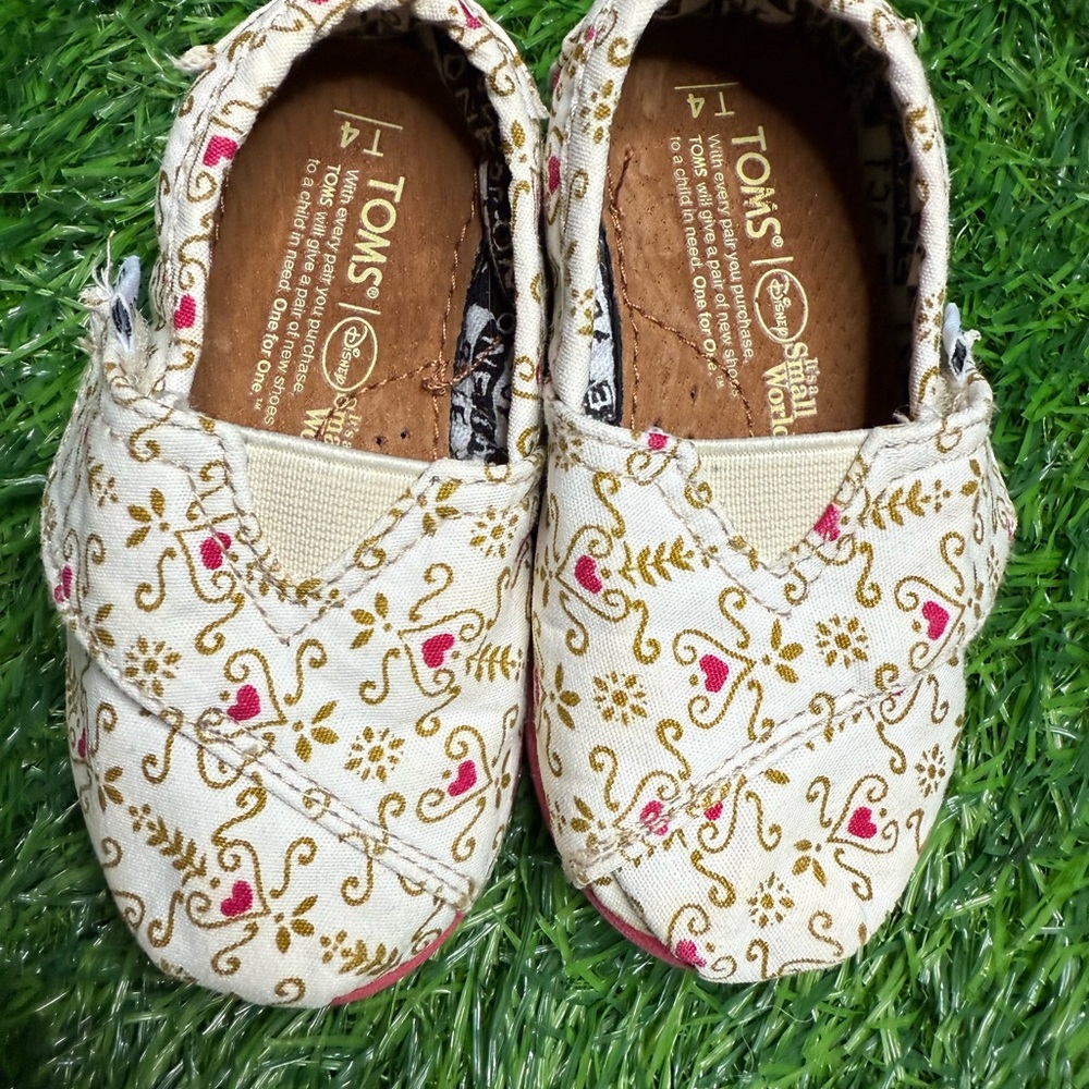 TOMS Kids Moccasins - Cream with Pink and Gold Floral Disneys it’s small world